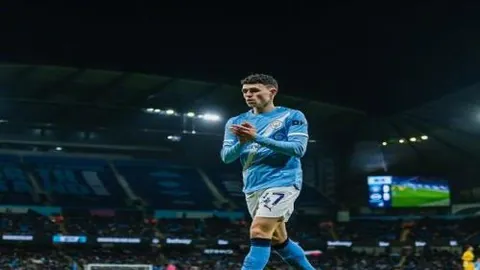 标题改写：利兹联“不败神话”终破，法尔克挑战逆境，逆转败局策略待揭晓！